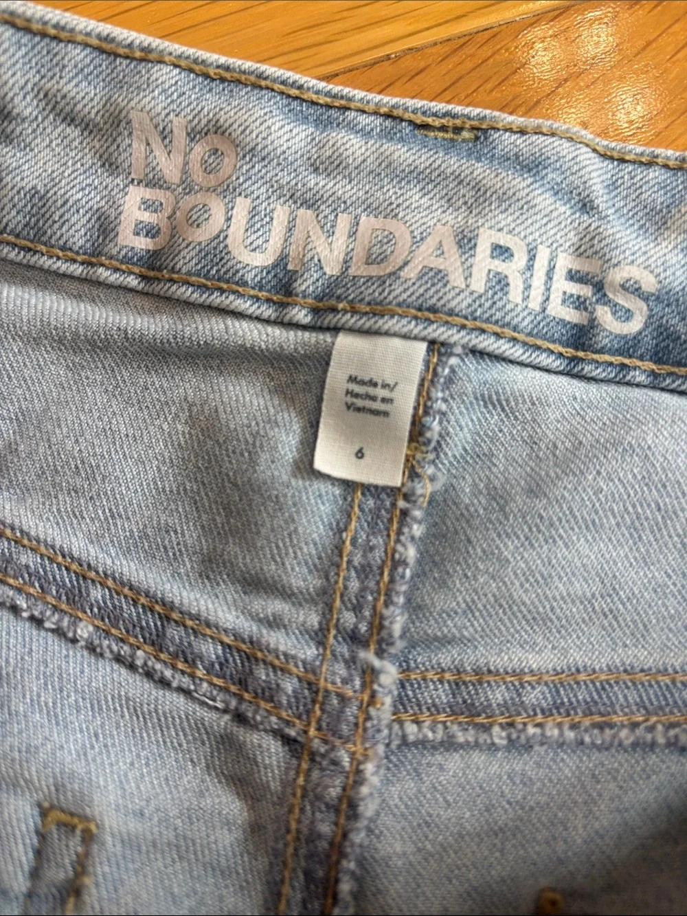No Boundaries Women’s 6 Light Blue Denim Bermuda Shorts